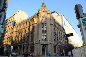 intendencia-de-santiago-wikimedia-usuario-pollolavin-licencia-cc-3-0